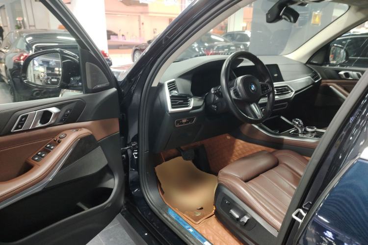 Used BMW X5 2022 xDrive40i M Sport Package Driver Seat