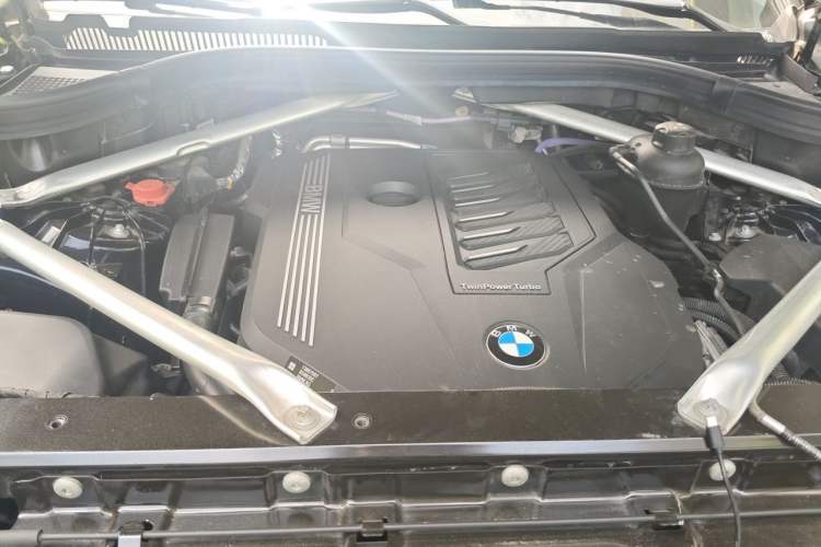Used BMW X5 2022 xDrive 40Li M Sport Package Engine Bay