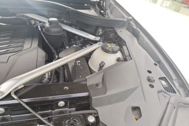 Used BMW X5 2022 xDrive 40Li M Sport Package Engine Bay Left