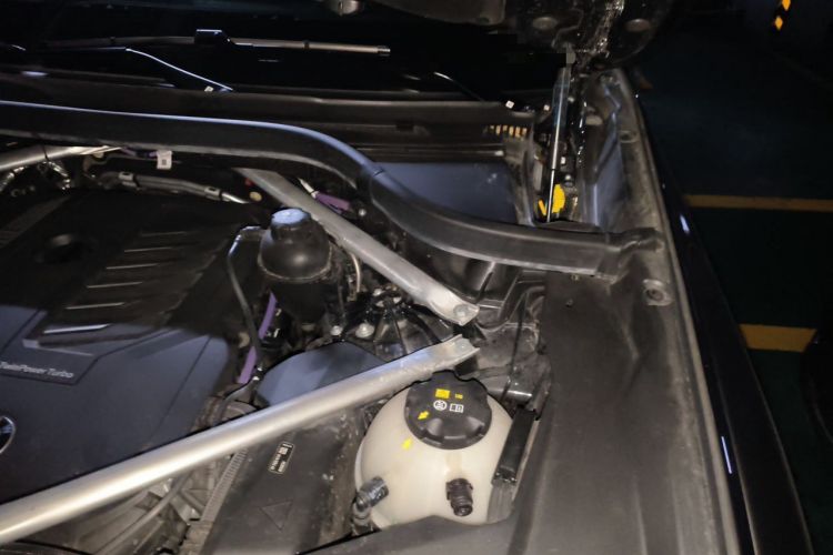 Used BMW X5 2022 xDrive 40Li M Sport Package Engine Bay Left