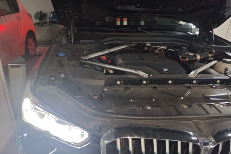 Used BMW X5 2022 xDrive 30Li M Sport Package Engine Bay Right