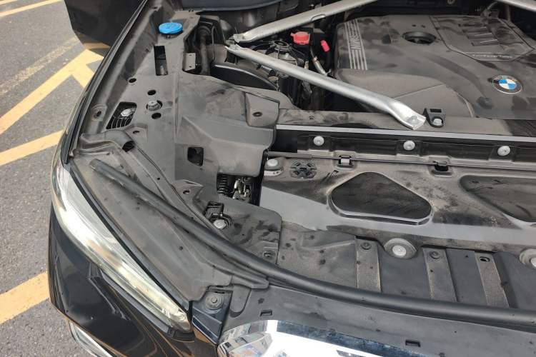 Used BMW X5 2022 xDrive 30Li Luxury M Sport Package Engine Bay Right