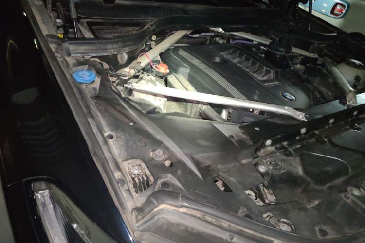 Used BMW X5 2022 Restyled xDrive 40Li M Sport Package Engine Bay Right