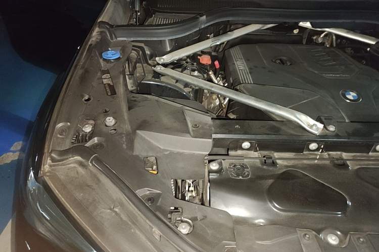 Used BMW X5 2022 Restyled xDrive 30Li Luxury Version M Sport Package Engine Bay Right