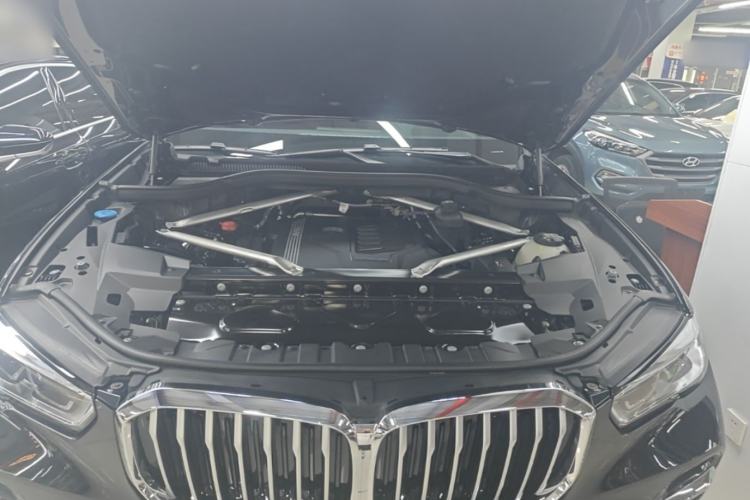 Used BMW X5 2022 xDrive 40Li M Sport Package Engine Bay