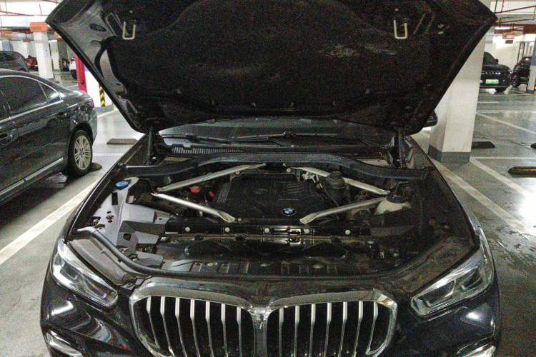 Used BMW X5 2022 Restyled xDrive 30Li Luxury Version M Sport Package Engine Bay