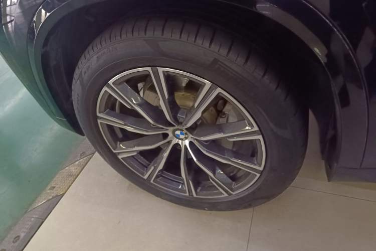 Used BMW X5 2022 xDrive 30Li Luxury M Sport Package Exterior 4