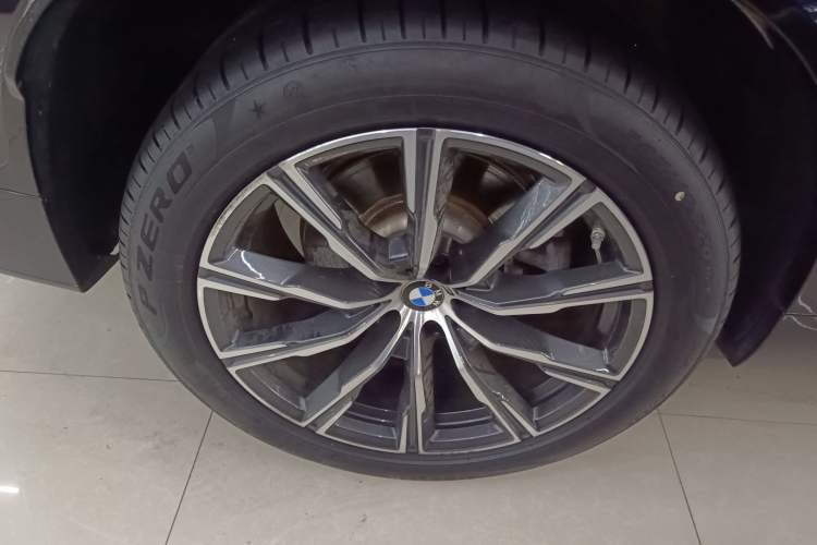 Used BMW X5 2022 xDrive 30Li Luxury M Sport Package Exterior 5
