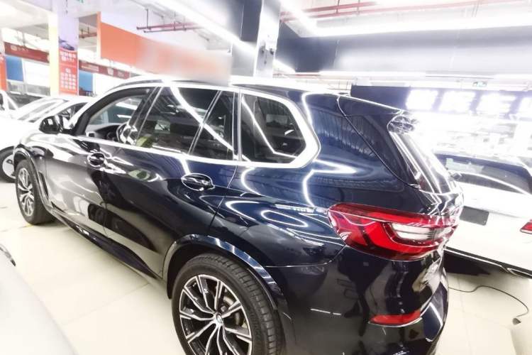 Used BMW X5 2022 xDrive30i M Sport Package Exterior 5