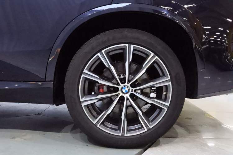 Used BMW X5 2022 xDrive 30Li Luxury M Sport Package Exterior 6