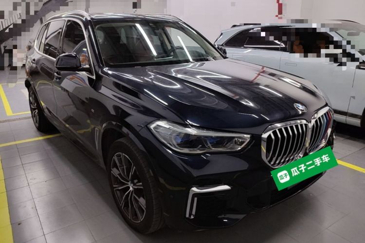 Used BMW X5 2022 xDrive 30Li Luxury M Sport Package Front Right 45 Deg