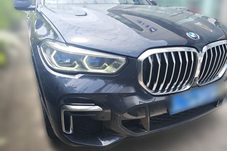 Used BMW X5 2022 xDrive 40Li M Sport Package Front Right 45 Deg