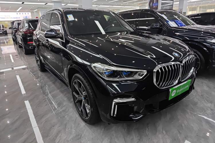 Used BMW X5 2022 Restyled xDrive 40Li M Sport Package Front Right 45 Deg