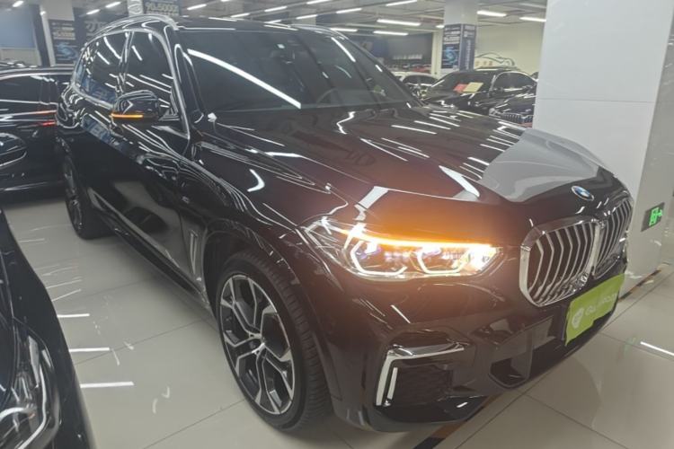 Used BMW X5 2022 xDrive 40Li M Sport Package Front Right 45 Deg