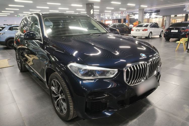 Used BMW X5 2022 xDrive40i M Sport Package Front Right 45 Deg