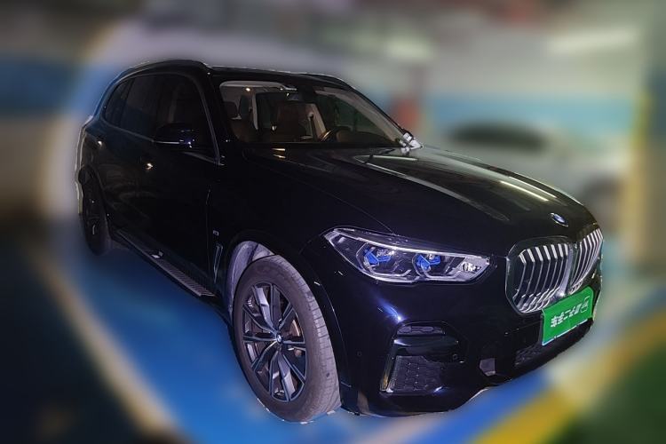 Used BMW X5 2022 Restyled xDrive 30Li Luxury Version M Sport Package Front Right 45 Deg