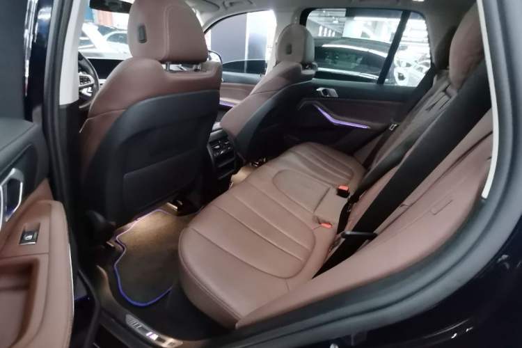 Used BMW X5 2022 xDrive30i M Sport Package Interior 4