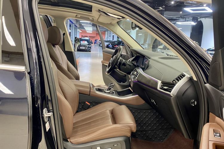 Used BMW X5 2022 xDrive30i M Sport Package Interior 8