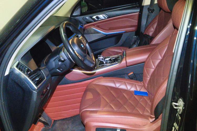 Used BMW X5 2022 Restyled xDrive 30Li Luxury Version M Sport Package Left Front Seat