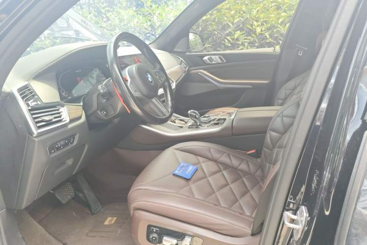 Used BMW X5 2022 xDrive 40Li M Sport Package Left Front Seat