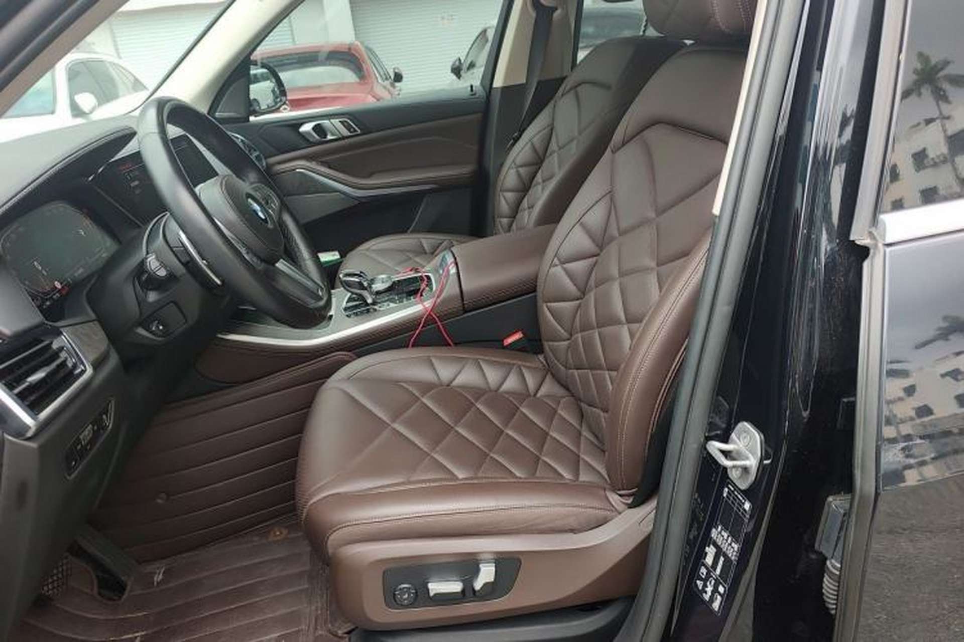 Used BMW X5 2022 xDrive 30Li Luxury M Sport Package Left Front Seat