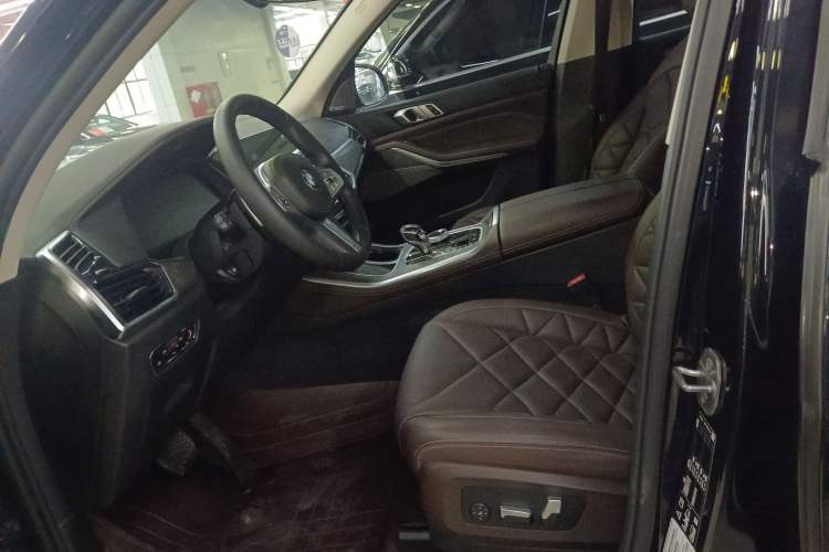 Used BMW X5 2022 xDrive 30Li Luxury M Sport Package Left Front Seat