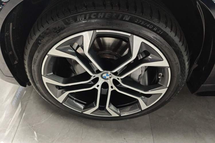 Used BMW X5 2022 Restyled xDrive 40Li M Sport Package Left Front Wheel Hub