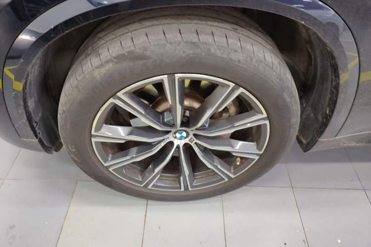 Used BMW X5 2022 xDrive 30Li Luxury M Sport Package Left Front Wheel Hub