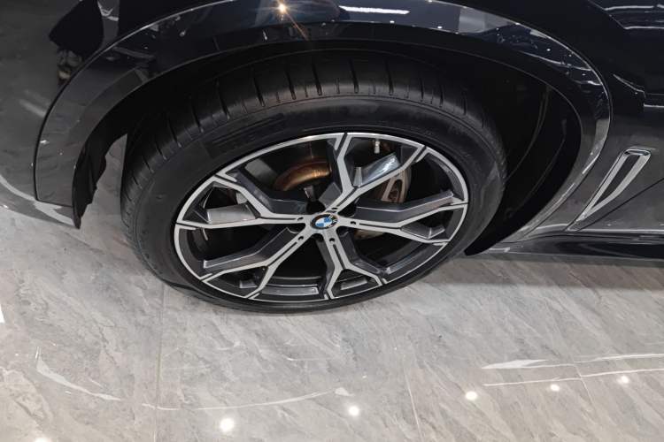Used BMW X5 2022 Restyled xDrive 40Li M Sport Package Left Front Wheel Hub