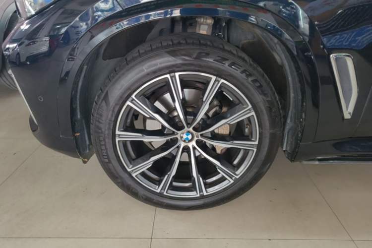 Used BMW X5 2022 Restyled xDrive 30Li Luxury Version M Sport Package Left Front Wheel Hub