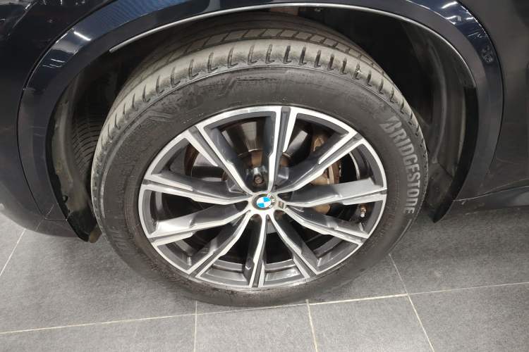 Used BMW X5 2022 xDrive40i M Sport Package Left Front Wheel Hub