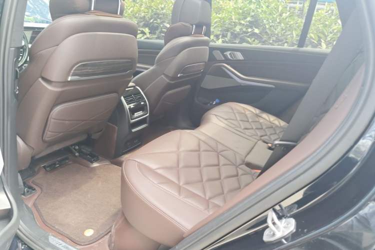 Used BMW X5 2022 xDrive 40Li M Sport Package Left Rear Seat