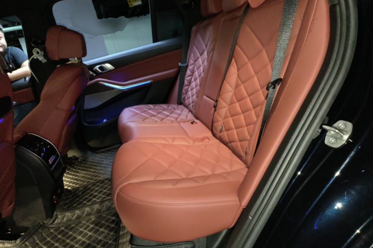 Used BMW X5 2022 xDrive 40Li M Sport Package Left Rear Seat