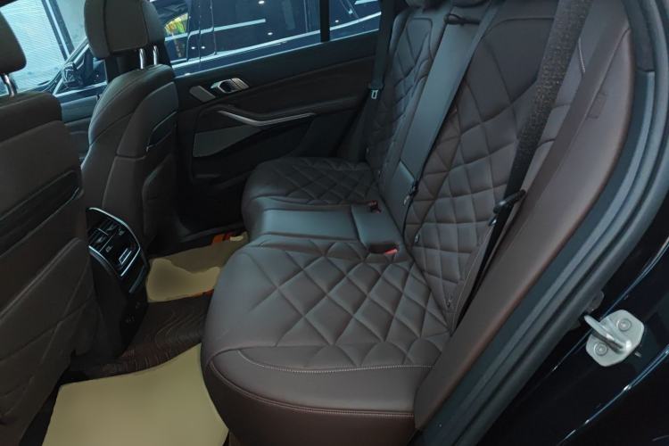 Used BMW X5 2022 Restyled xDrive 40Li M Sport Package Left Rear Seat