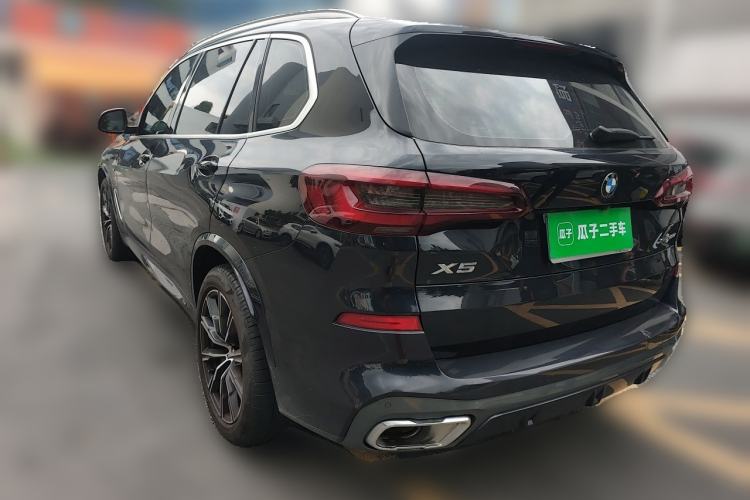 Used BMW X5 2022 xDrive 30Li Luxury M Sport Package Rear Left 45 Deg