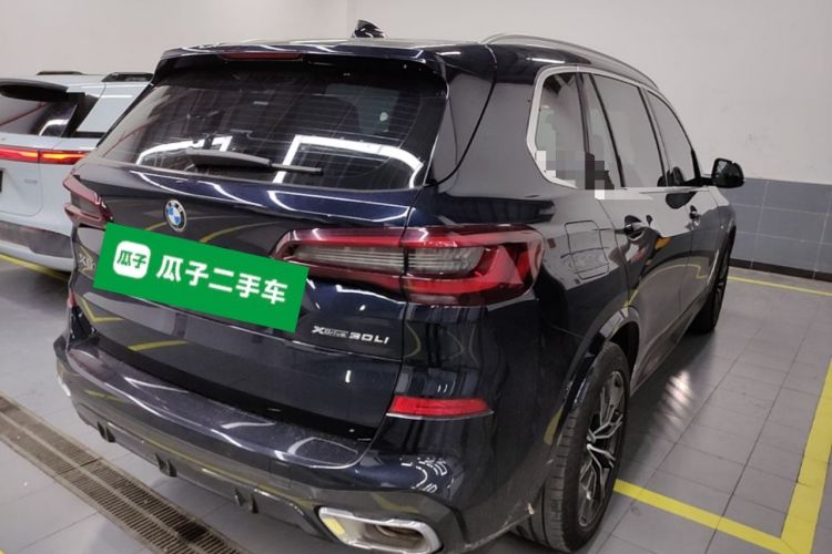 Used BMW X5 2022 xDrive 30Li Luxury M Sport Package Rear Right 45 Deg
