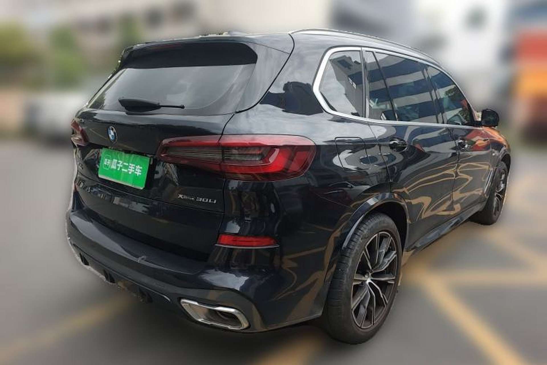 Used BMW X5 2022 xDrive 30Li Luxury M Sport Package Rear Right 45 Deg