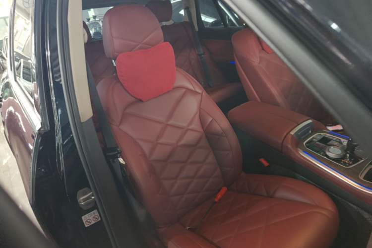 Used BMW X5 2022 Restyled xDrive 30Li Luxury Version M Sport Package Right Front Seat