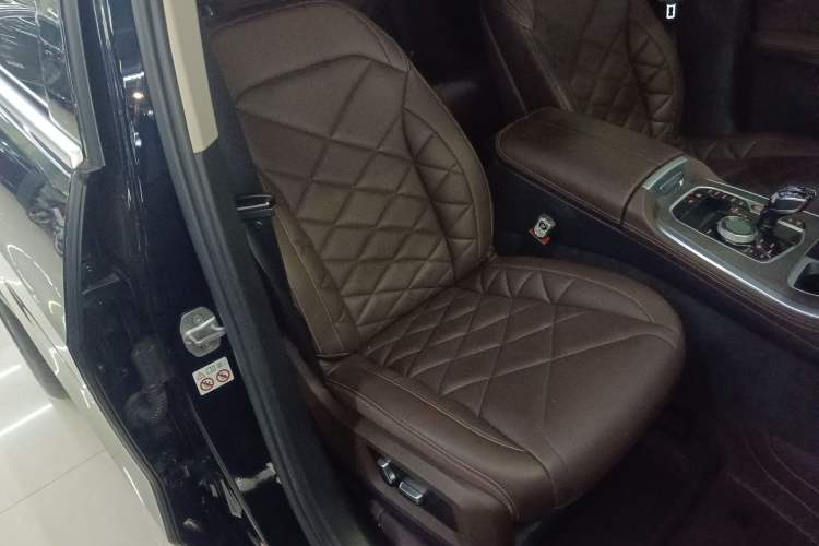 Used BMW X5 2022 xDrive 30Li Luxury M Sport Package Right Front Seat