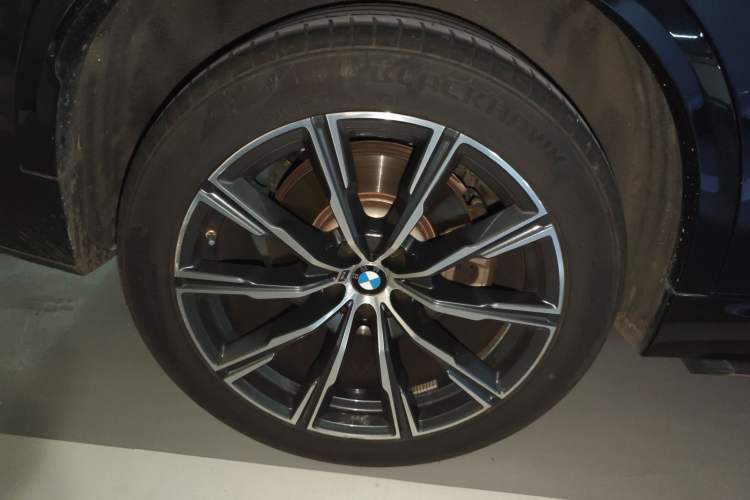 Used BMW X5 2022 xDrive 30Li M Sport Package Right Front Wheel Hub