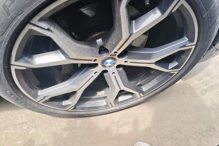 Used BMW X5 2022 xDrive 40Li M Sport Package Right Front Wheel Hub