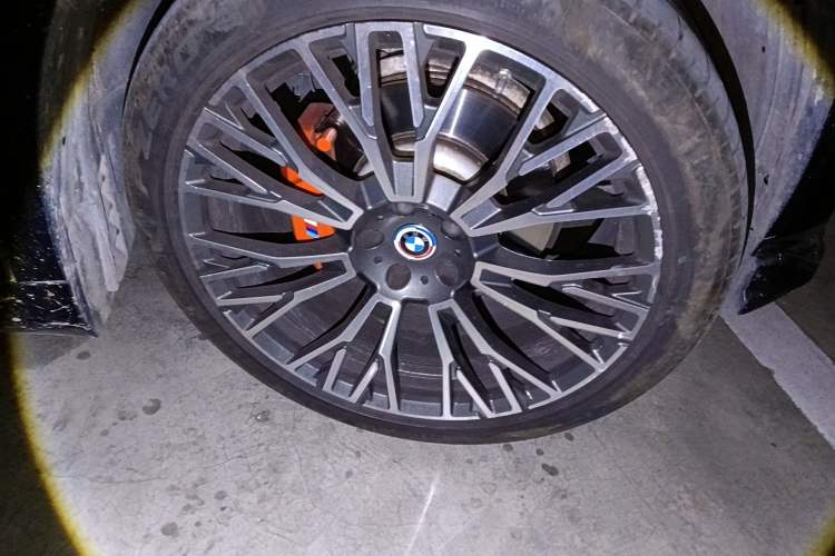 Used BMW X5 2022 xDrive 30Li M Sport Package Right Front Wheel Hub