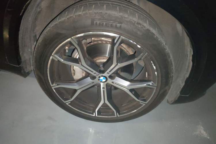 Used BMW X5 2022 Restyled xDrive 40Li M Sport Package Right Front Wheel Hub