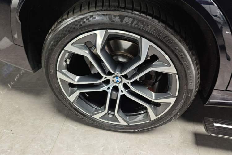 Used BMW X5 2022 Restyled xDrive 40Li M Sport Package Right Rear Wheel Hub