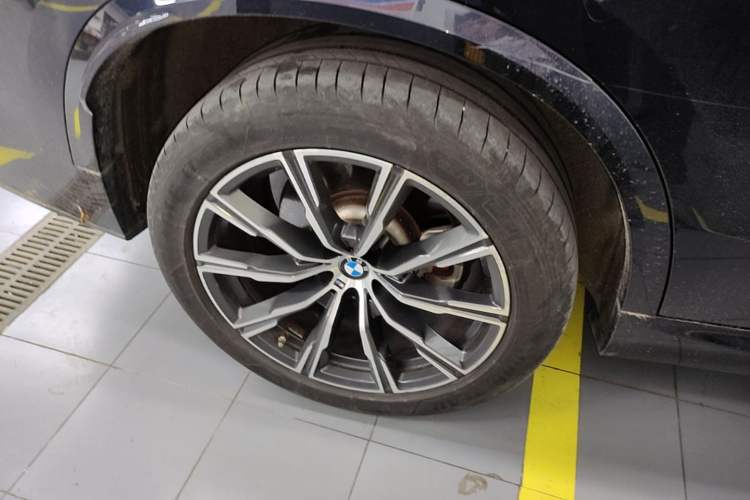 Used BMW X5 2022 xDrive 30Li Luxury M Sport Package Right Rear Wheel Hub
