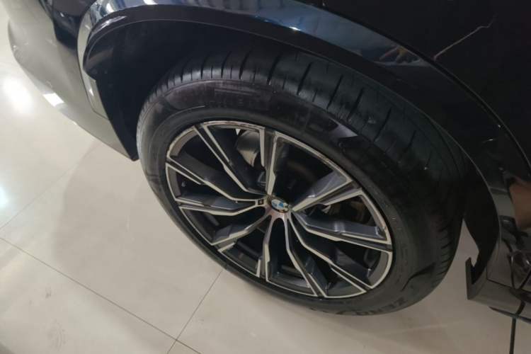Used BMW X5 2022 Restyled xDrive 30Li Luxury Version M Sport Package Right Rear Wheel Hub