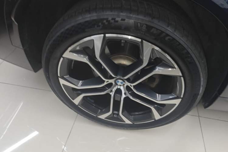 Used BMW X5 2022 xDrive 40Li M Sport Package Right Rear Wheel Hub