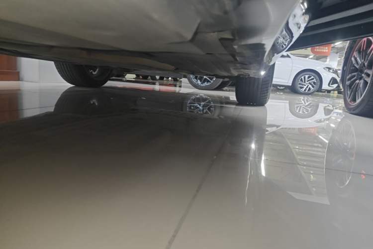 Used BMW X5 2022 xDrive 40Li M Sport Package Right Side Sill