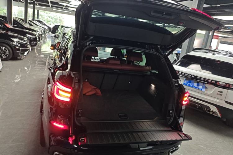 Used BMW X5 2022 Restyled xDrive 40Li M Sport Package Trunk