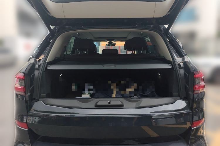 Used BMW X5 2022 xDrive 30Li Luxury M Sport Package Trunk